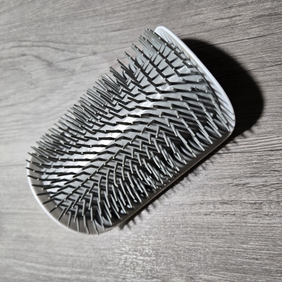 Cat Self Groomer Brush - Picture 2 of 5